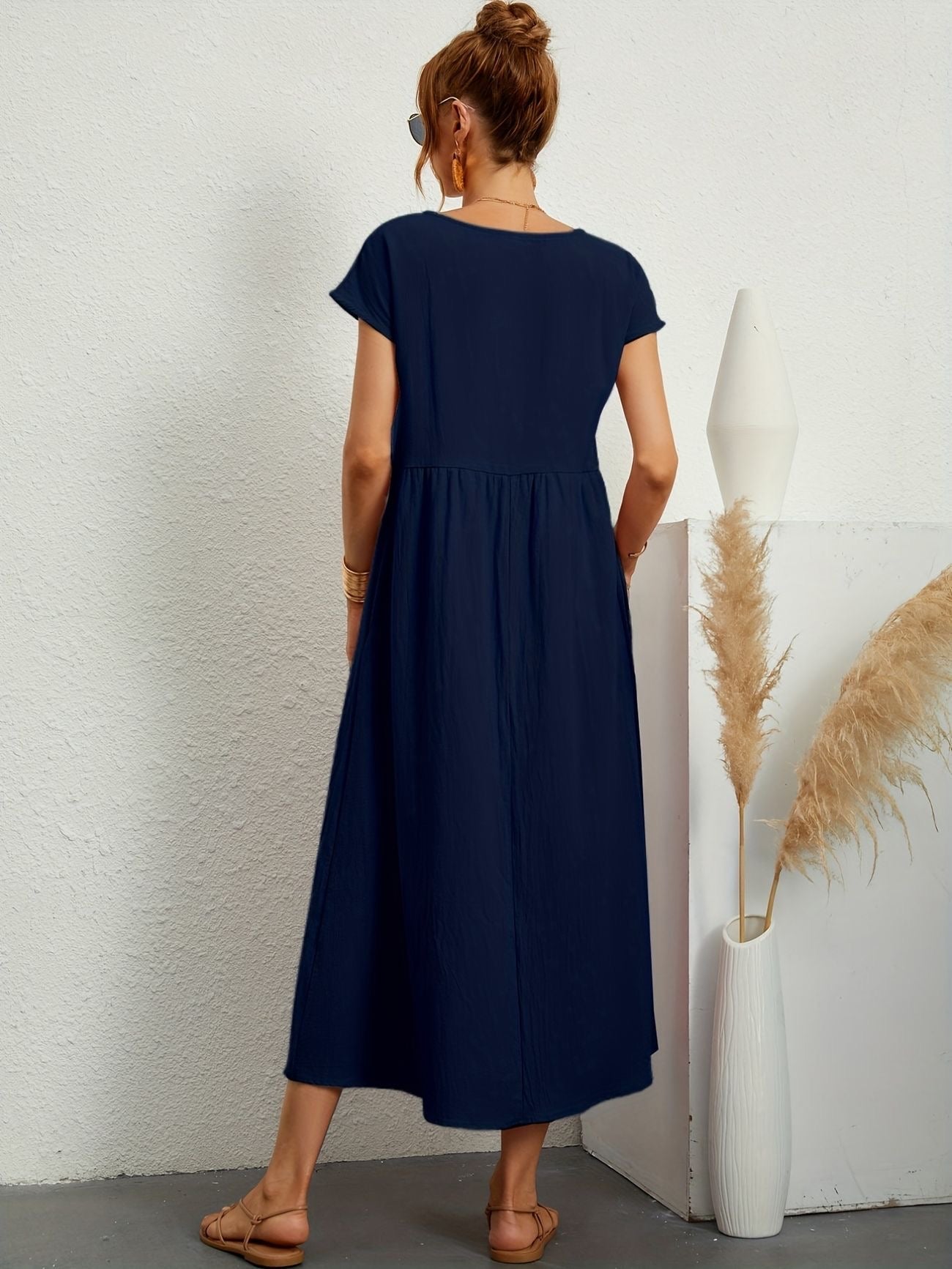 Camille | Dress With a Round Neckline